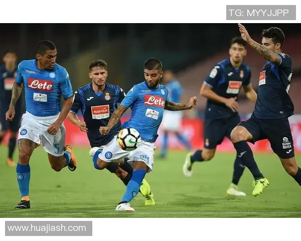 足球明星常用的手套品牌与选择技巧解析 足球明星常用的手套品牌与选择技巧解析